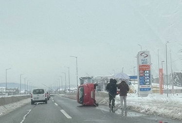 Drama na putu ka Laktašima: Auto se prevrnulo, policija na terenu
